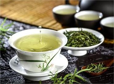 千年茶鄉(xiāng)“變形計(jì)”：茶農(nóng)、茶商化身電商主播，從做熟客到賣(mài)給“家人們”